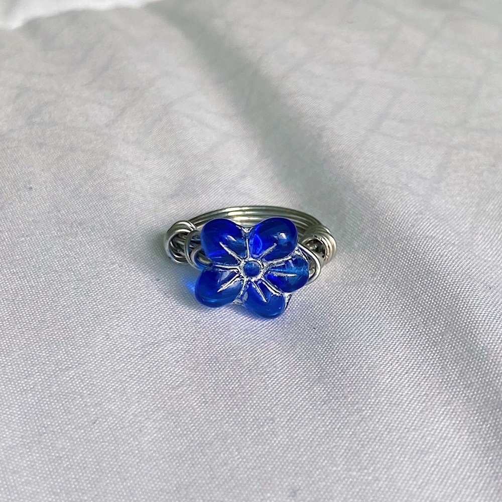 Royal Blue Shiny Flower Ring